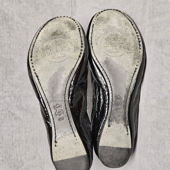 Tory Burch CAROLINE BLACK Patent Leather Ballet Flat Shoe Gold Logo Size 8M - Picture 7 of 7